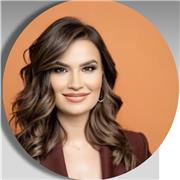 Nachhilfelehrerin mit Bachelor-Abschluss